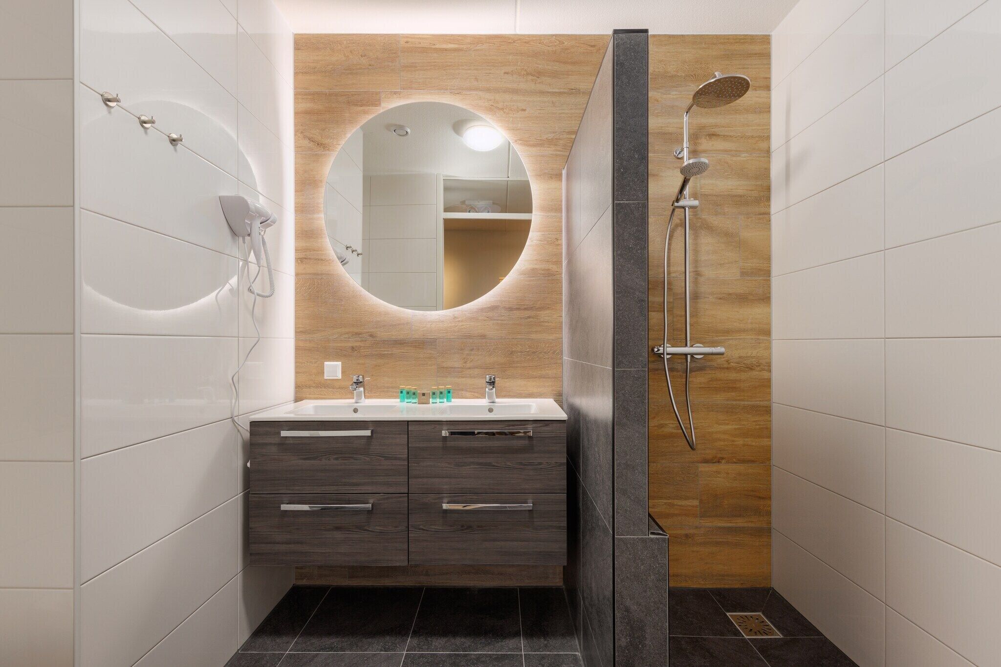 Een douche, een haardroger