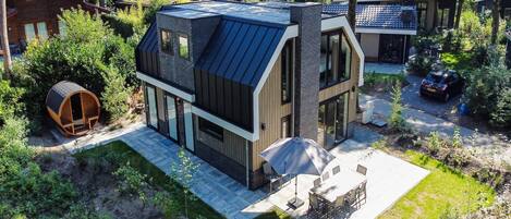 المنشأة من الخارج