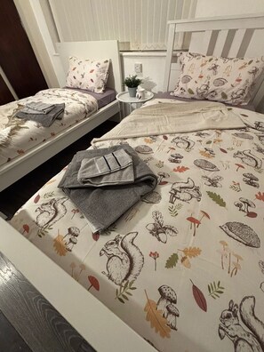 3 habitaciones, tabla de planchar con plancha, wifi y ropa de cama