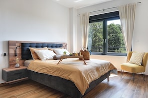 3 chambres, fer et planche à repasser, lit de bébé portatif