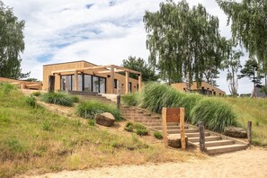 Exterior - Lodge by Rhine with Stunning Water Views (Well)