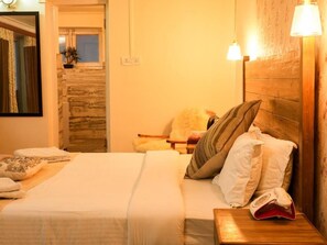 1 bedroom, iron/ironing board, bed sheets - Horzay stays - Double Room with Mountain View - 6 (Leh)