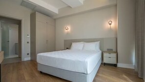 2 bedrooms, desk, iron/ironing board, travel cot