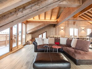 TV, fireplace, DVD player, foosball - Chalet in Champagny by Ski Slopes (Champagny en Vanoise)