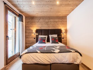 16 bedrooms, iron/ironing board, WiFi