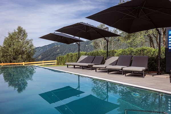 Holiday Home Swimming Pool