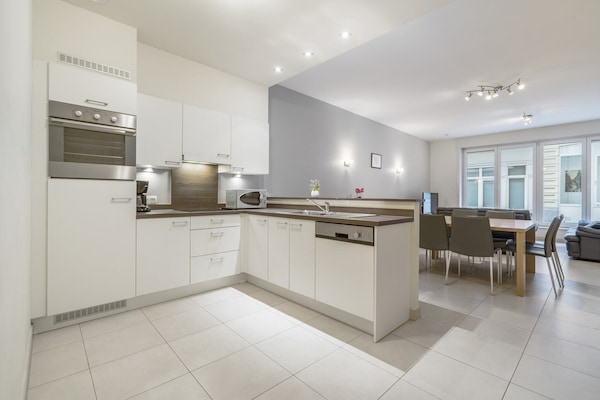 Frigorífic, microones, forn i placa de cuina