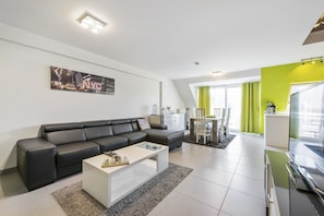 Smart TV - Nice duplex located in the market square (Blankenberge)