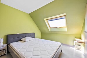 4 bedrooms, free WiFi - Nice duplex located in the market square (Blankenberge)