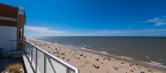 Superbe penthouse avec vue phénoménale sur la mer