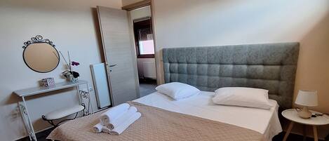 1 chambre, fer et planche à repasser, Wi-Fi gratuit, draps fournis