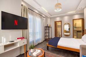 1 室のベッドルーム、アイロン / アイ��ロン台、WiFi (無料)、ベッドシーツ