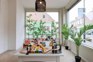Children’s area - Shared Garden Apartment Retreat (Vrouwenpolder)