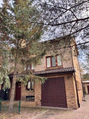 Front of property - Vector Home (Warsaw)
