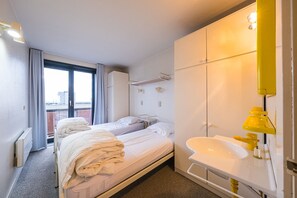 2 makuuhuonetta, silitysrauta/-lauta, ilmainen Wi-Fi