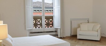 Frame Bologna [Queen suite with private ensuite bathroom]