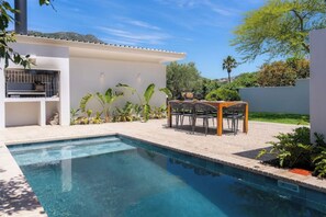 Et oppvarmet basseng