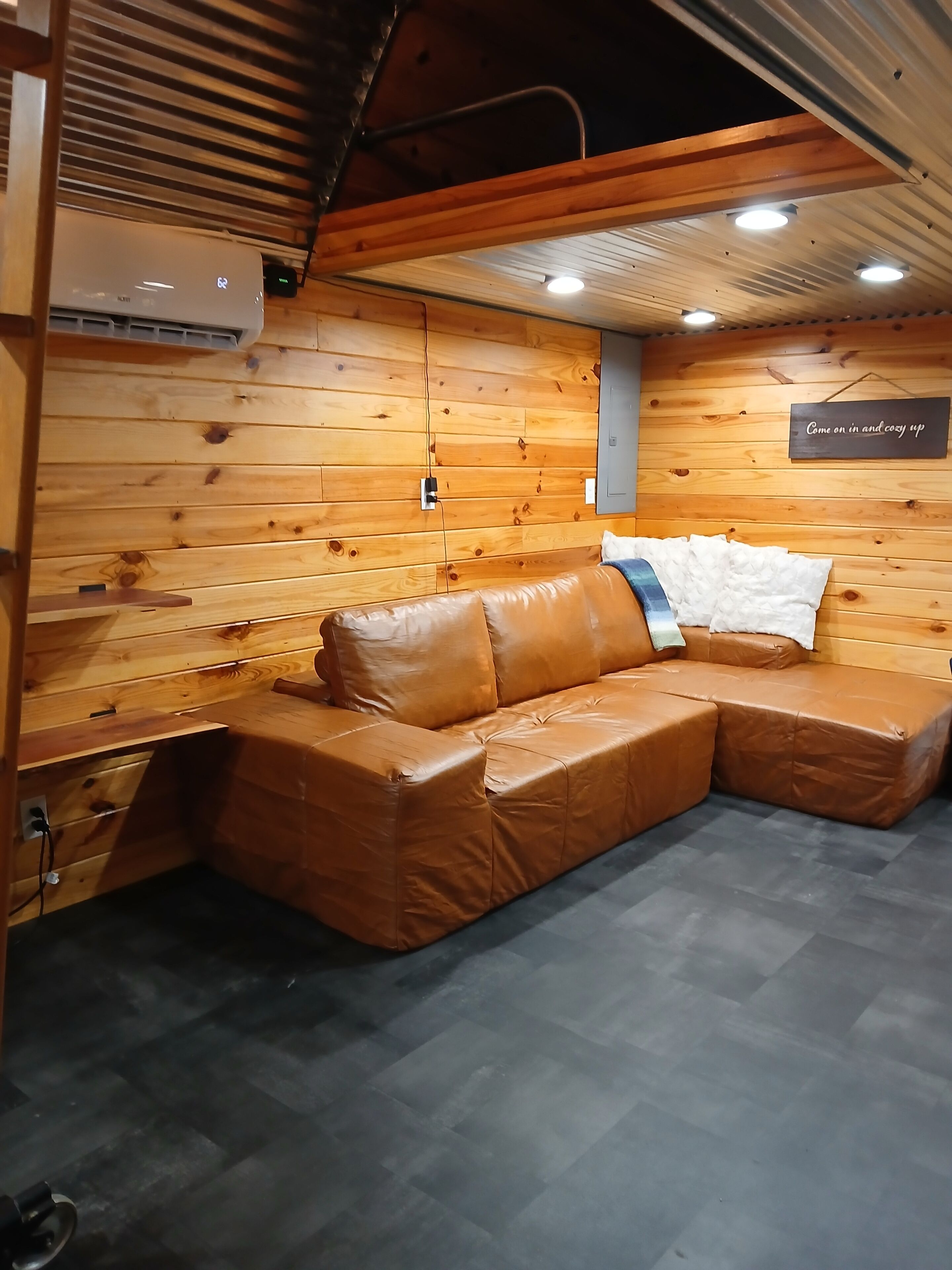 Älytelevisio, DVD-soitin, kirjoja