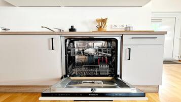 Kühlschrank, Ofen, Herdplatte, Geschirrspüler