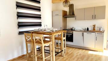 Kühlschrank, Ofen, Herdplatte, Geschirrspüler