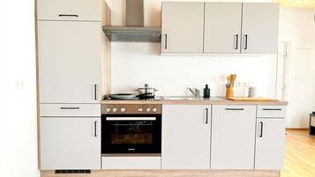 Kühlschrank, Ofen, Herdplatte, Geschirrspüler