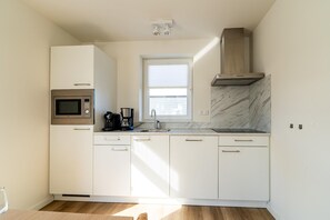 Fridge, microwave, stovetop, dishwasher - Holiday home with lots of privacy (Simonshaven)