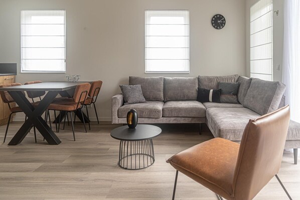 Smart TV - Nice holiday home near the waterfront (Zuid-Holland)