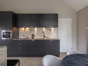 Fridge, microwave, stovetop, dishwasher - Eco Villa near Forest in Netherlands (Oirschot)