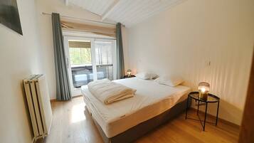 4 bedrooms, travel crib, free WiFi