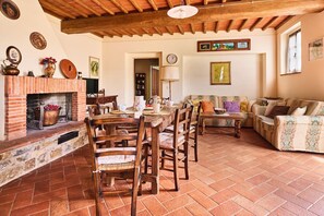 Dining - Farmhouse in Chianti with Pool and Garden (Cavriglia)