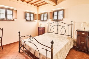 4 bedrooms, free WiFi - Farmhouse in Chianti with Pool and Garden (Cavriglia)