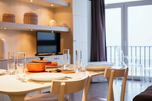 Dining - Apartment on the Coast with Beach Access (Oostduinkerke)