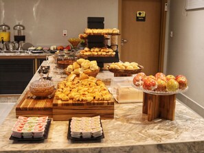 Desayuno típico de la región gratuito y diario