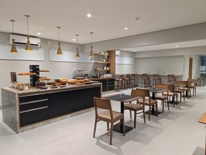 Desayuno típico de la región gratuito y diario