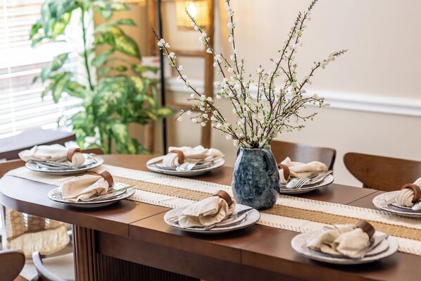 Dining - Stafford Hay-day Farmhouse, 5 Bedrooms with Pool Table and Covered Private Pool (Stafford)