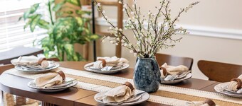 Stafford Hay-day Farmhouse, 5 Bedrooms with Pool Table and Covered Private Pool