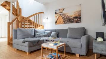 Een smart-tv, een dvd-speler en een stereo