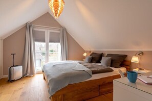 2 bedrooms, travel cot