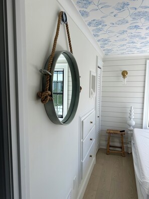 2 bedrooms, travel crib, free WiFi