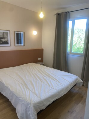 2 slaapkamers, een strijkplank/strijkijzer, wifi