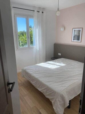 2 makuuhuonetta, silitysrauta/-lauta, Wi-Fi