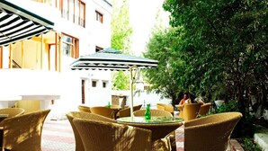 Outdoor dining - Horzay stays - Single Room with Mountain View - 3 (Leh)