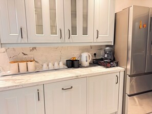 Interior - Modern 3 Bed Home in London, Stratford, Tube & Parking (Stratford)