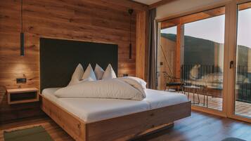 In-room safe, individually decorated, individually furnished, desk