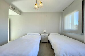 5 habitaciones, tabla de planchar con plancha y wifi gratis 