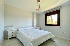 5 Schlafzimmer, Bügeleisen/Bügelbrett, kostenloses WLAN