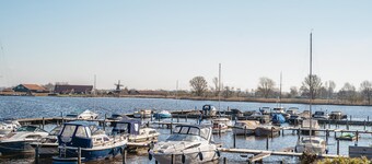 Moderne Waterfront Retreat