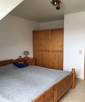 3 bedrooms, travel cot, free WiFi - Holiday home next door to Büsum (Büsum)