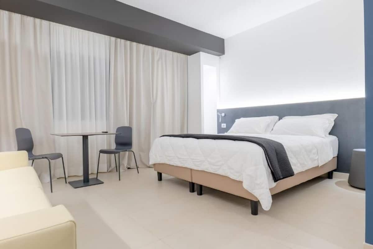 Superior Double Room | 1 bedroom, premium bedding, down duvets, minibar