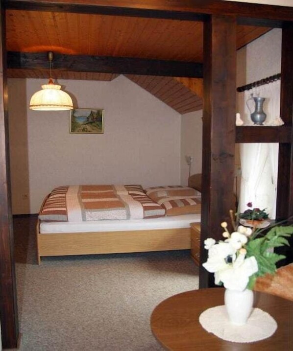 3 chambres, fer et planche à repasser, draps fournis